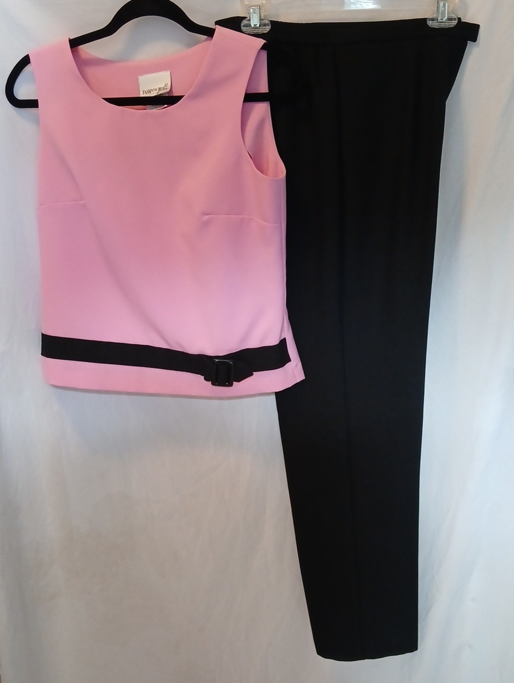 Pink Sleeveless Top & Black Pants Two-Piece Set